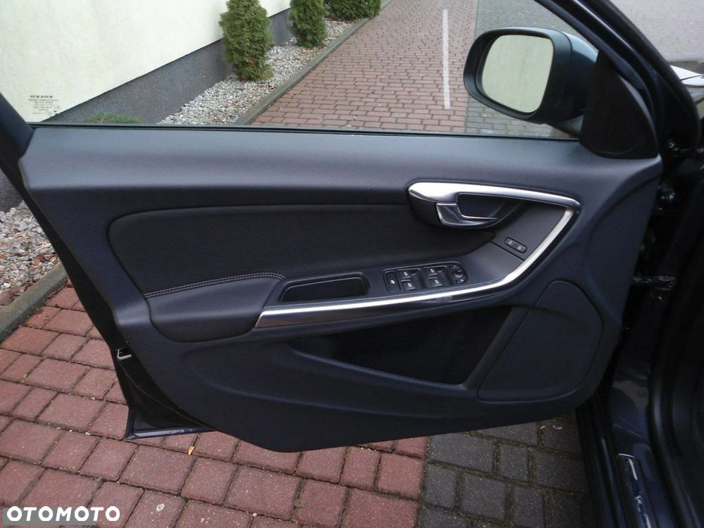 Volvo V60 D2 Momentum - 26