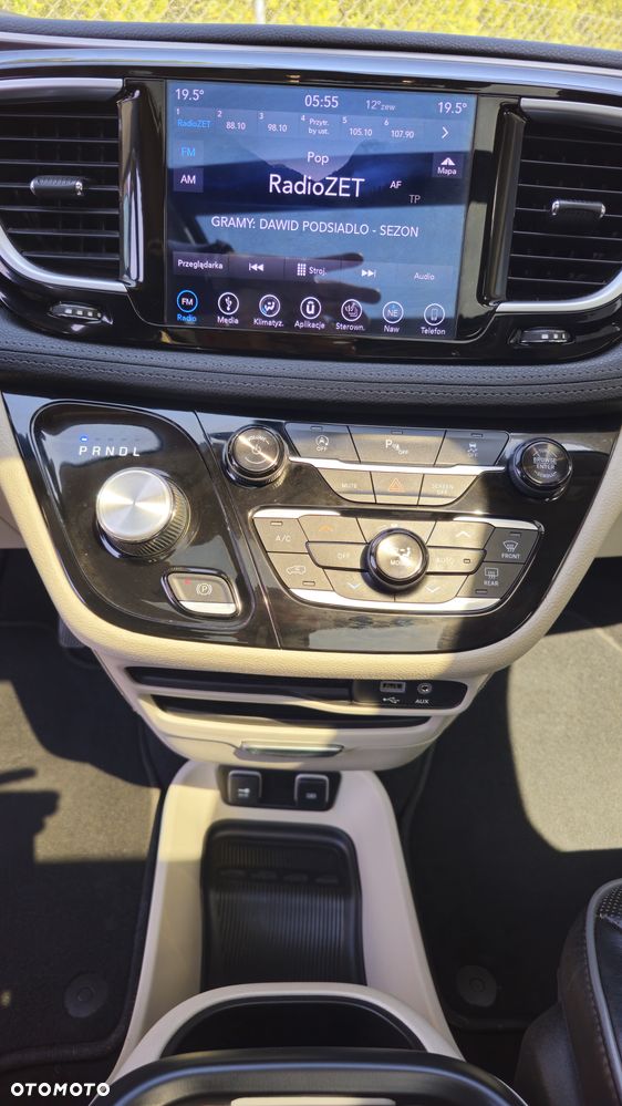 Chrysler Pacifica - 16