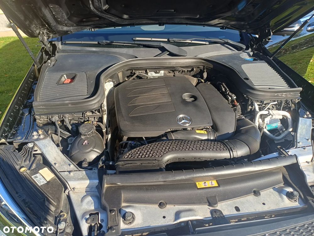 Mercedes-Benz GLC 300 4Matic 9G-TRONIC AMG Line - 29