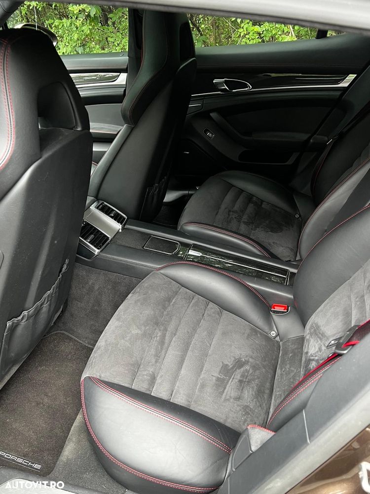 Porsche Panamera 4.8 PDK GTS - 13