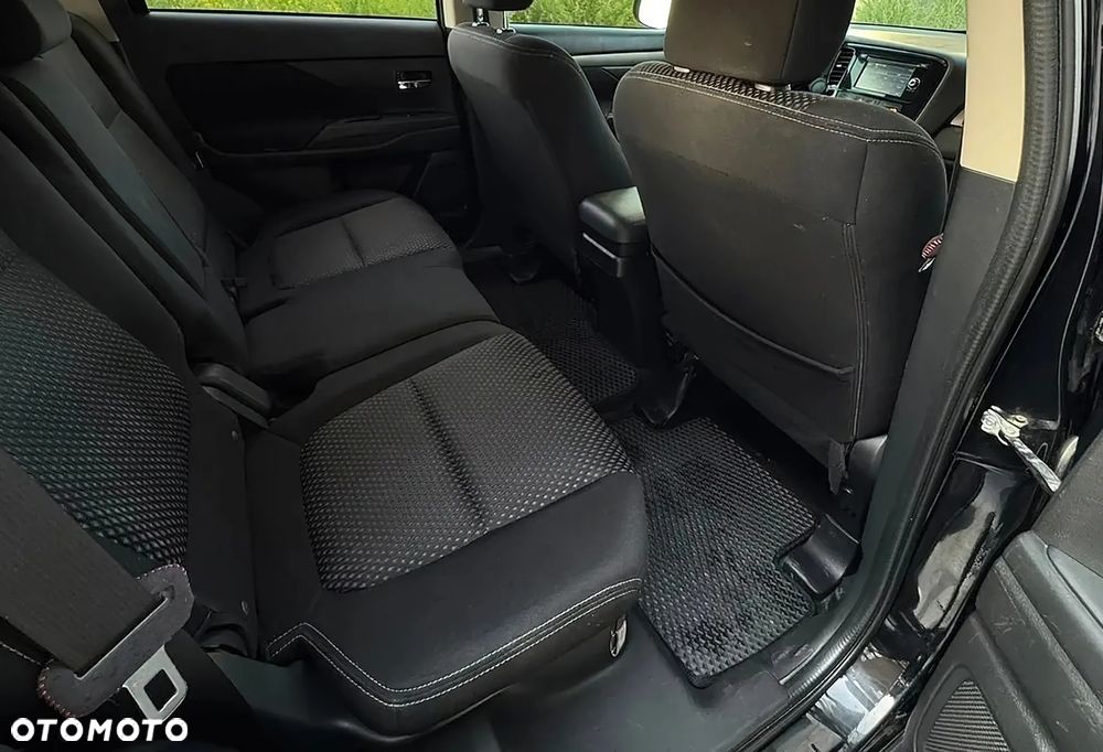 Mitsubishi Outlander - 10
