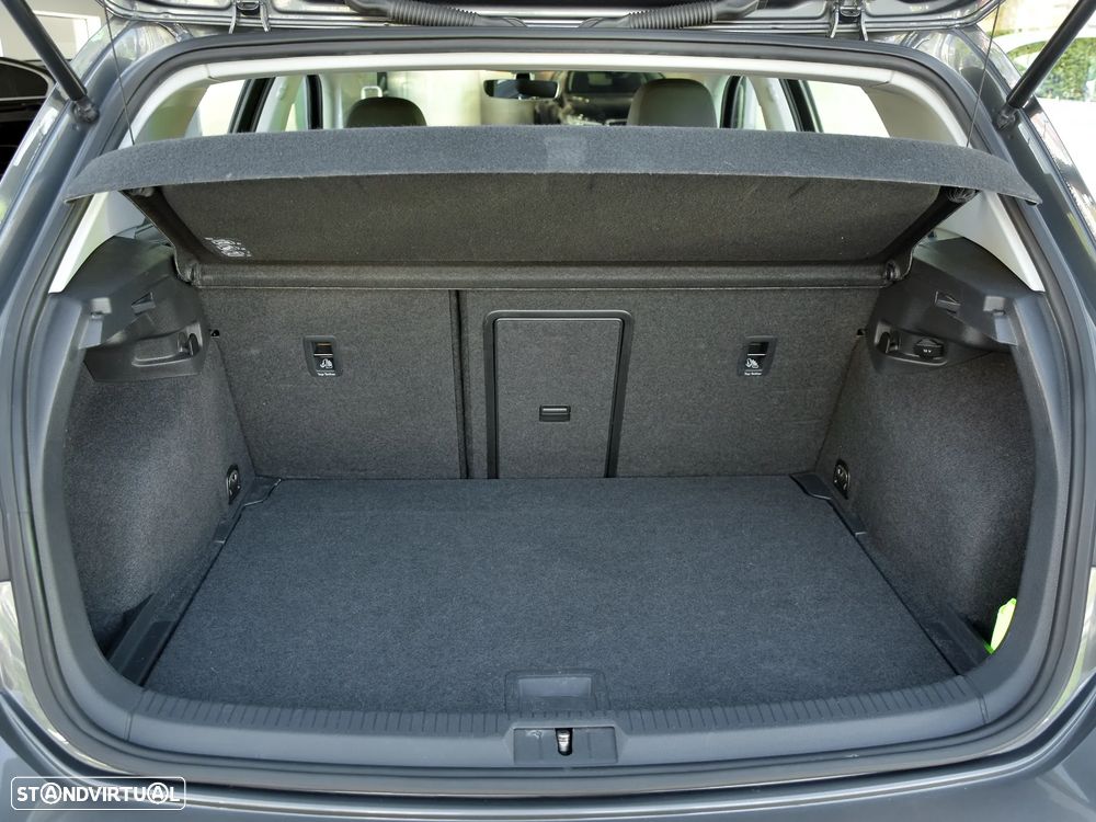 VW Golf 1.6 TDI Confortline DSG - 14