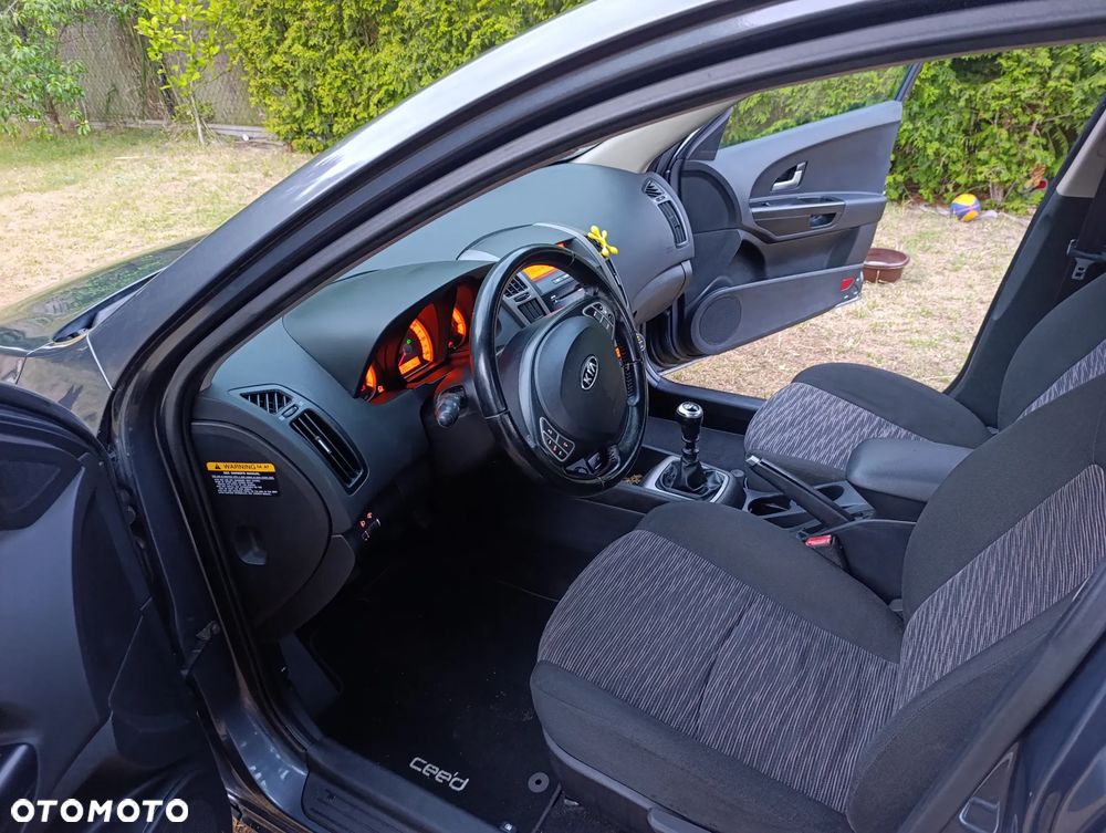 Kia Ceed - 14