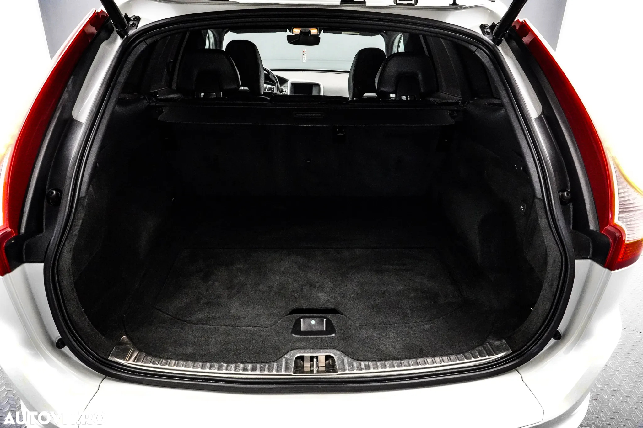 Volvo XC 60 D4AWD R-Design - 26