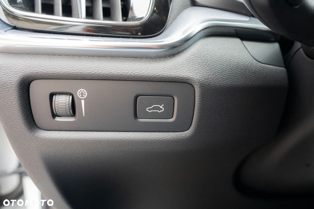 Volvo V60 B3 B DKG Momentum Pro - 11