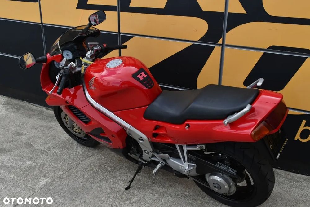 Honda VFR - 9