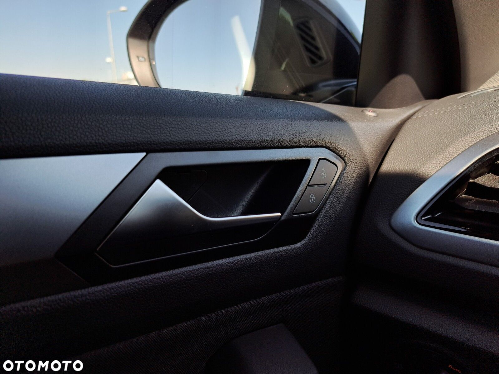 Volkswagen T-Roc 1.5 TSI Life Plus DSG - 29