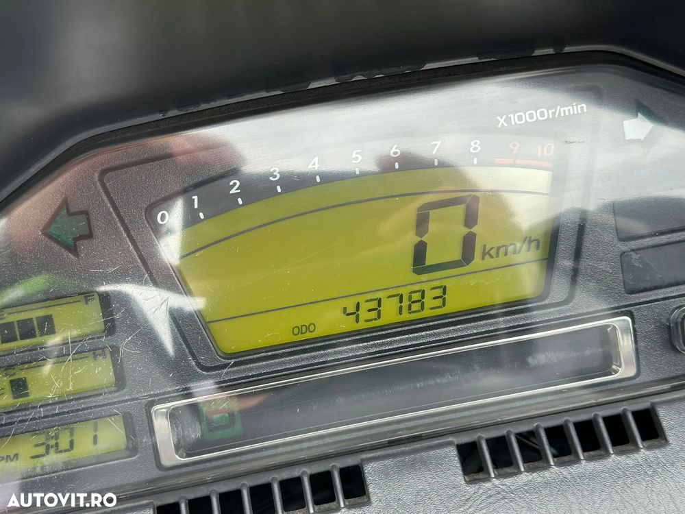 Suzuki AN 650 Burgman - 14