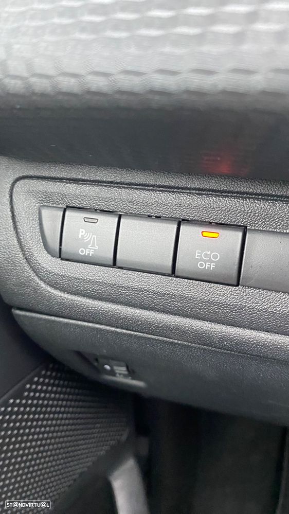 Peugeot 208 1.2 PureTech Signature - 29