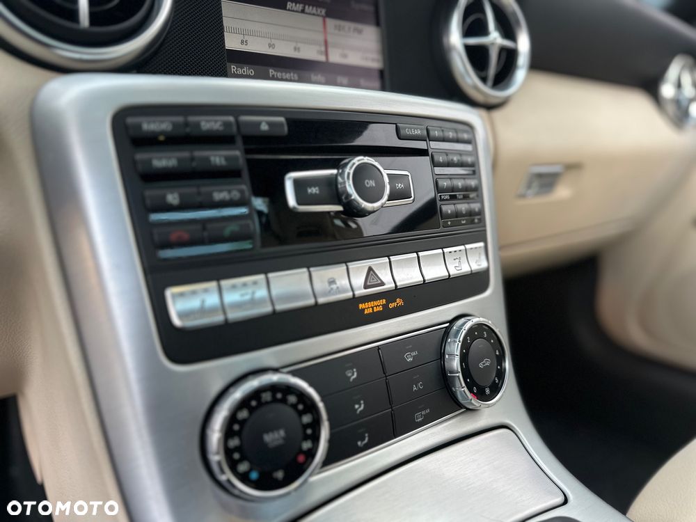 Mercedes-Benz SLK 250 (BlueEFFICIENCY) 7G-TRONIC - 26