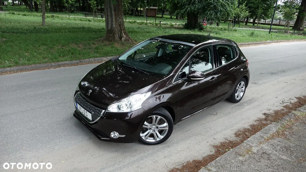 Peugeot 208 120 VTI Allure - 1