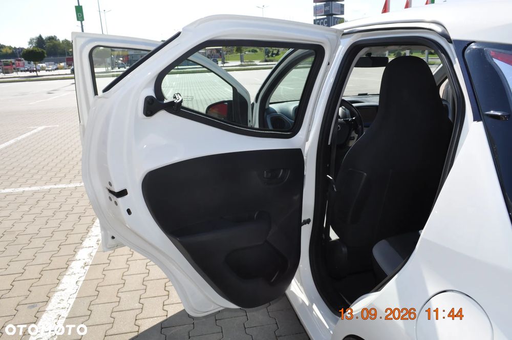 Toyota Aygo x-play touch - 20