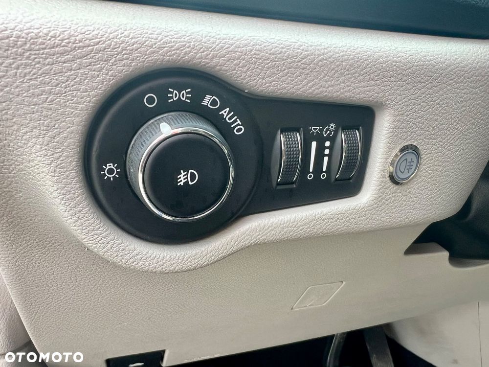 Chrysler Pacifica - 28