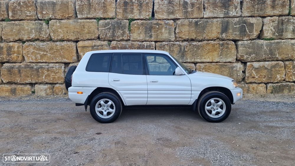Toyota RAV4 - 6