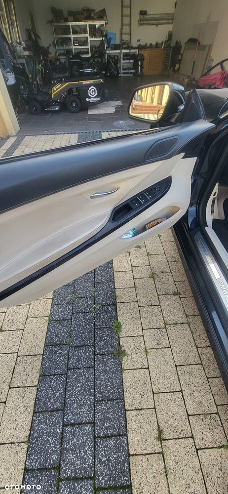 BMW Seria 6 650i - 12