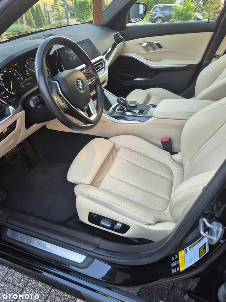 BMW Seria 3 330i xDrive M Sport - 10