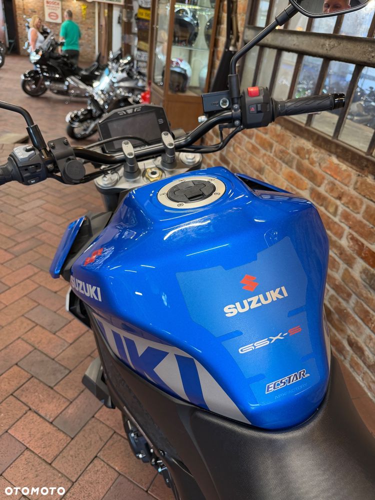 Suzuki GSX - 11