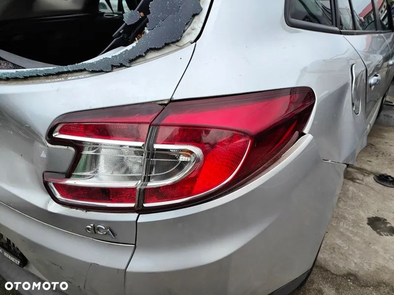 RENAULT MEGANE III 13r LAMPA PRAWY TYŁ W KLAPĘ - 1