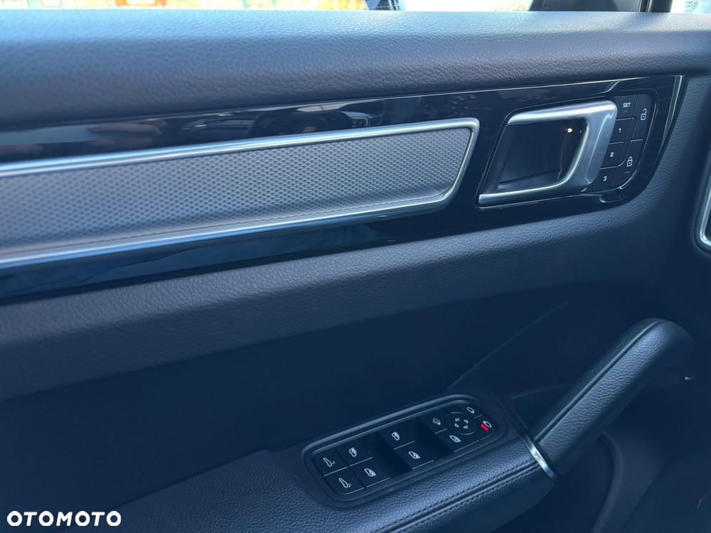Porsche Cayenne Platinum Edition - 35
