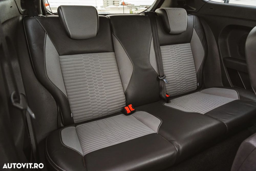 Ford Fiesta 1.6 ST - 12