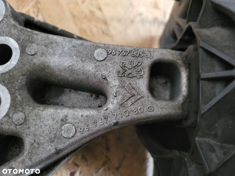 Poduszka silnika 1.2 VTI Peugeot 208 - 2