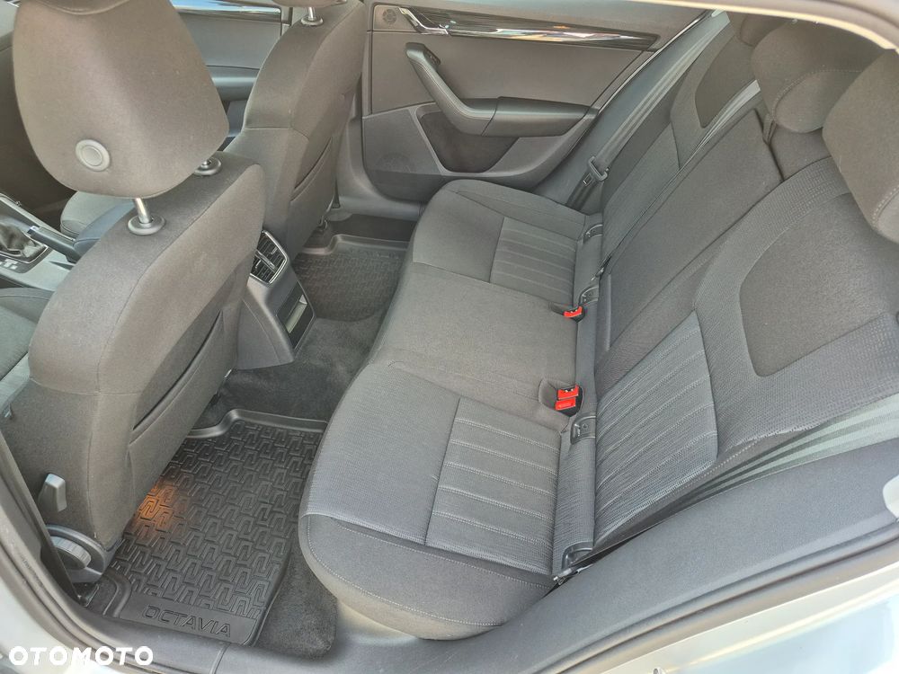 Skoda Octavia 2.0 TDI SCR Style DSG - 6