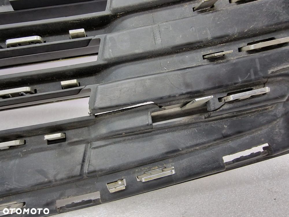 FORD MONDEO MK5 14- ATRAPA / GRILL / KRATKA ŚRODKOWA ZDERZAKA PRZEDNIEGO PRZÓD , NR DS73-8150-J , NR AUKCJI KR87 - 18