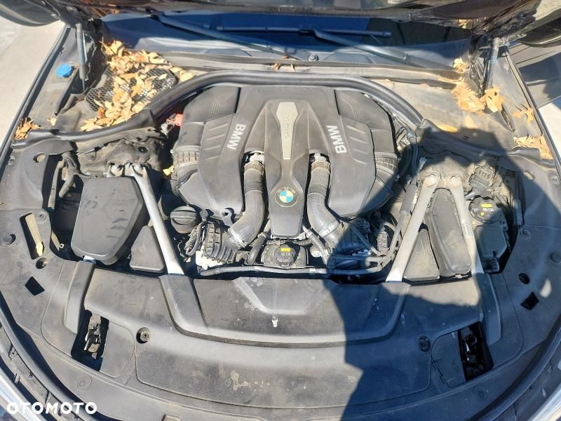 BMW Seria 7 750i xDrive - 10