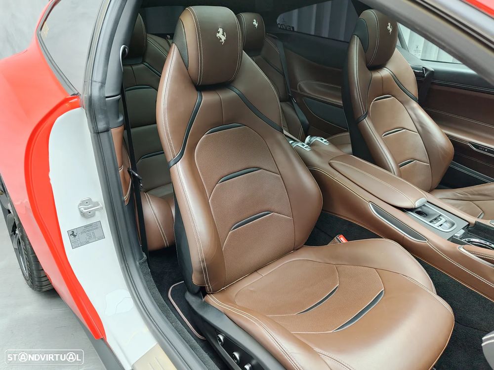 Ferrari GTC4 Lusso T - 19
