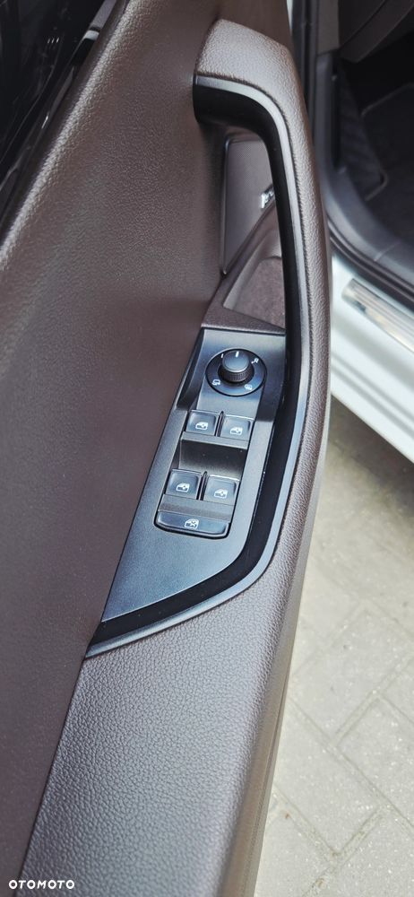 Skoda Superb Combi 2.0 TDI DSG L&K - 24