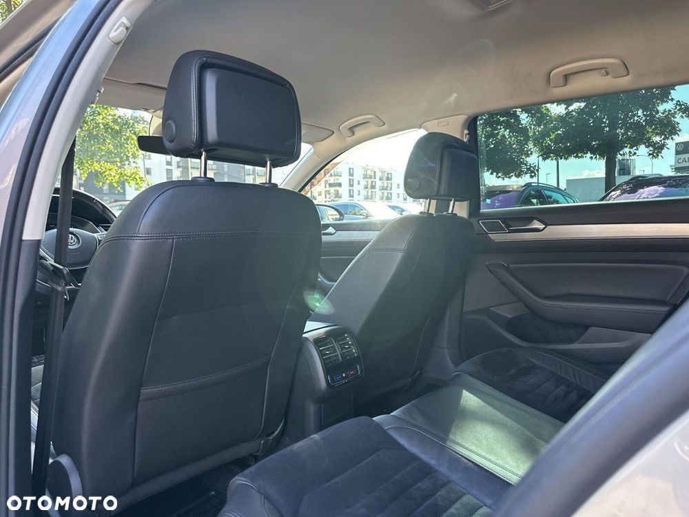 Volkswagen Passat - 36