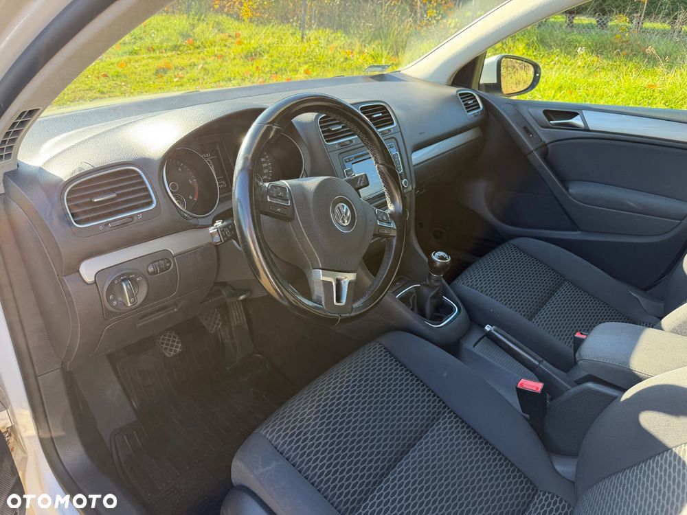 Volkswagen Golf - 6