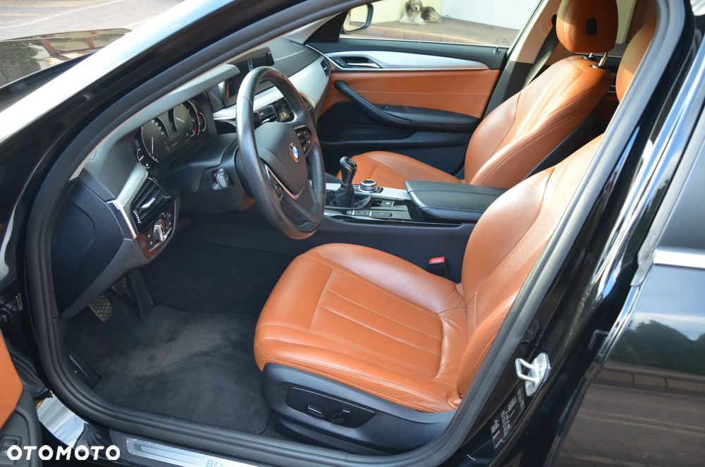 BMW Seria 5 520d M Sport - 6