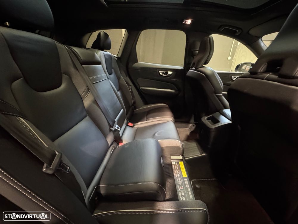 Volvo XC 60 2.0 T6 PHEV R-Design AWD - 34