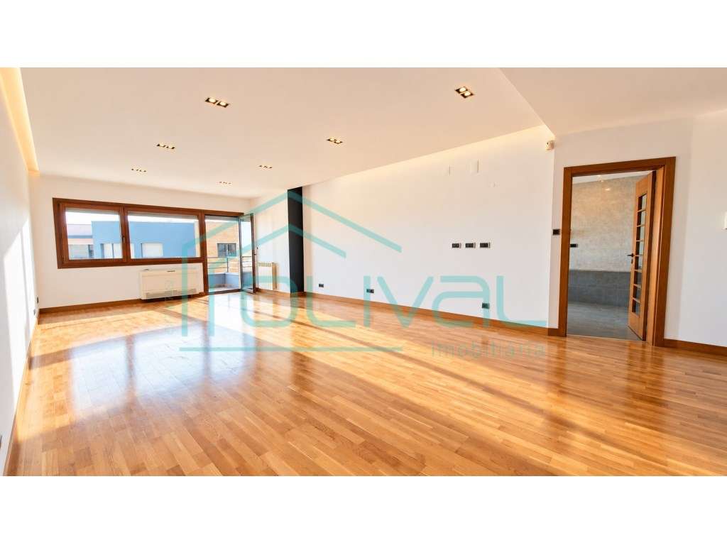 Apartamento T3 Exclusivo no Centro de Vila Franca de Xira | Condomí... - Grande imagem: 2/28