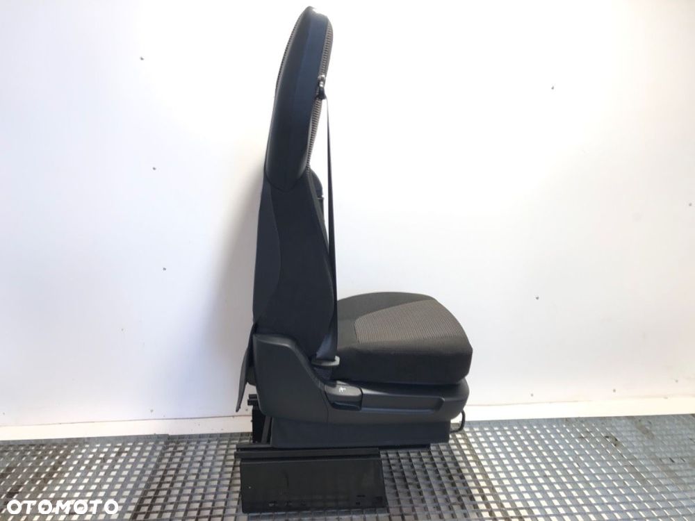 FOTEL PRAWY PRZÓD  DAF XF 2012 - 2022 FA 460 340 kW [462 KM] 4x2 2012 - 5