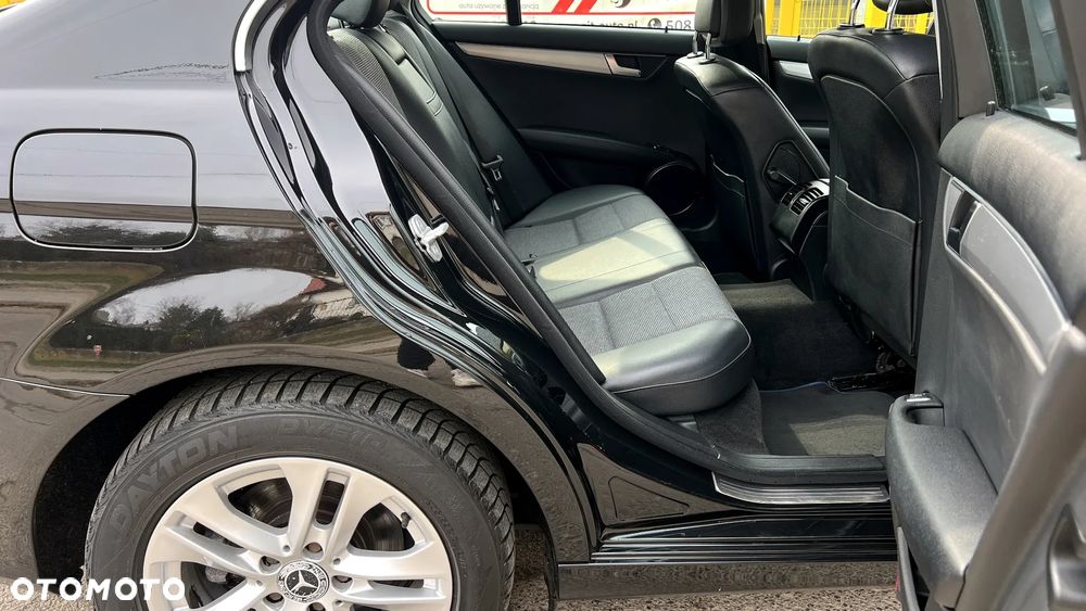 Mercedes-Benz Klasa C 180 BlueEFFICIENCY 7G-TRONIC Avantgarde - 24