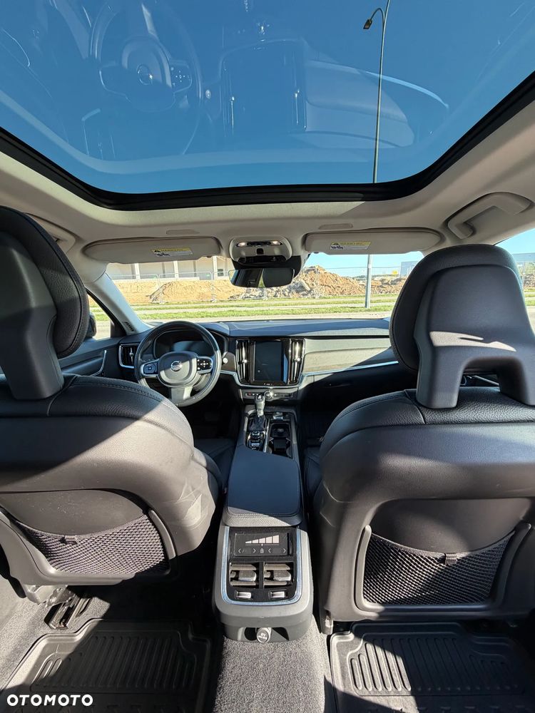 Volvo V90 Cross Country - 16