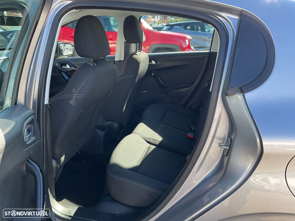 Peugeot 208 1.2 PureTech Active - 38