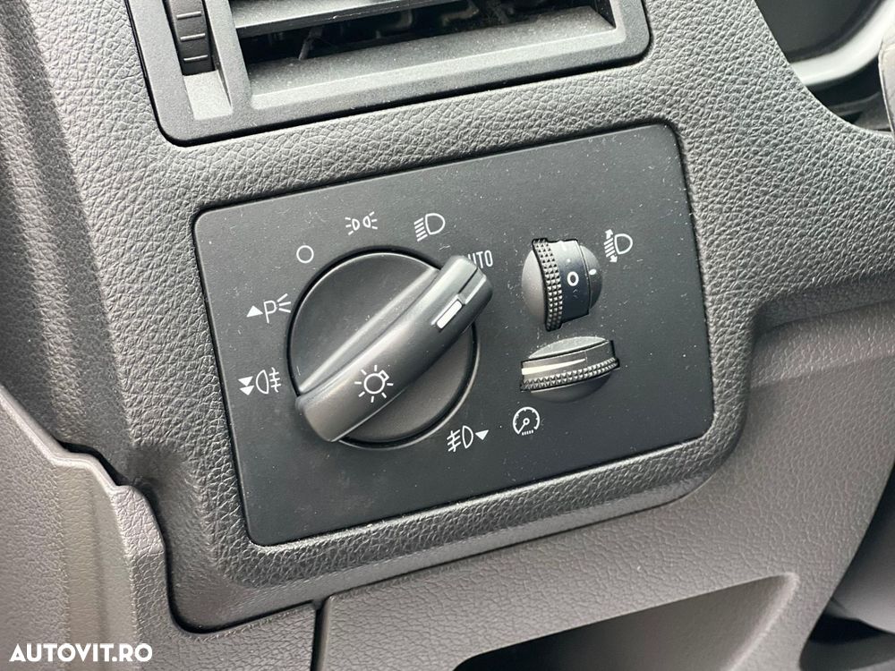 Ford Kuga 2.0 TDCi Powershift 4WD Titanium - 8