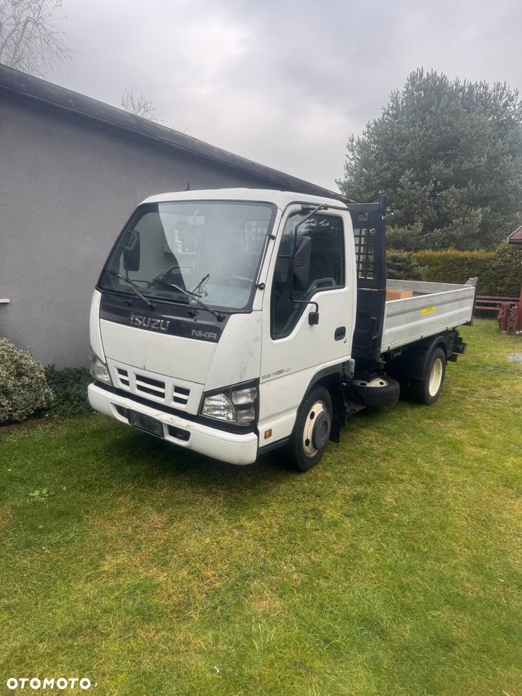 Isuzu NKR - 14