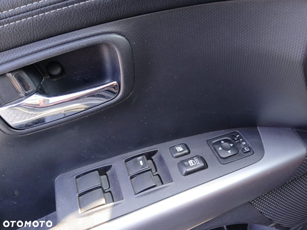 Mitsubishi Outlander - 18