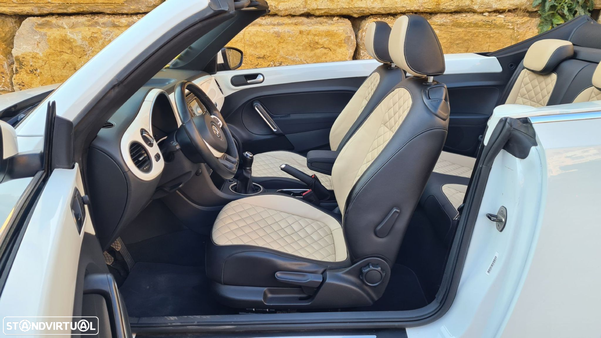 VW New Beetle Cabriolet 1.6 TDi Design - 27