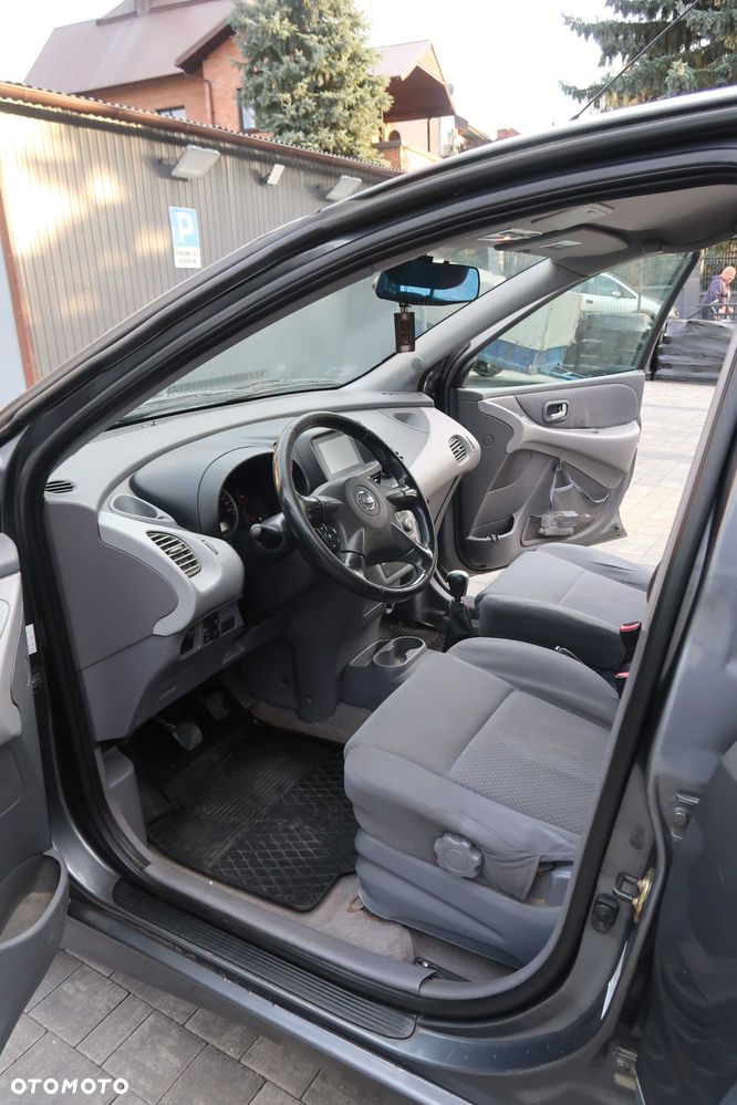 Nissan Almera Tino - 4