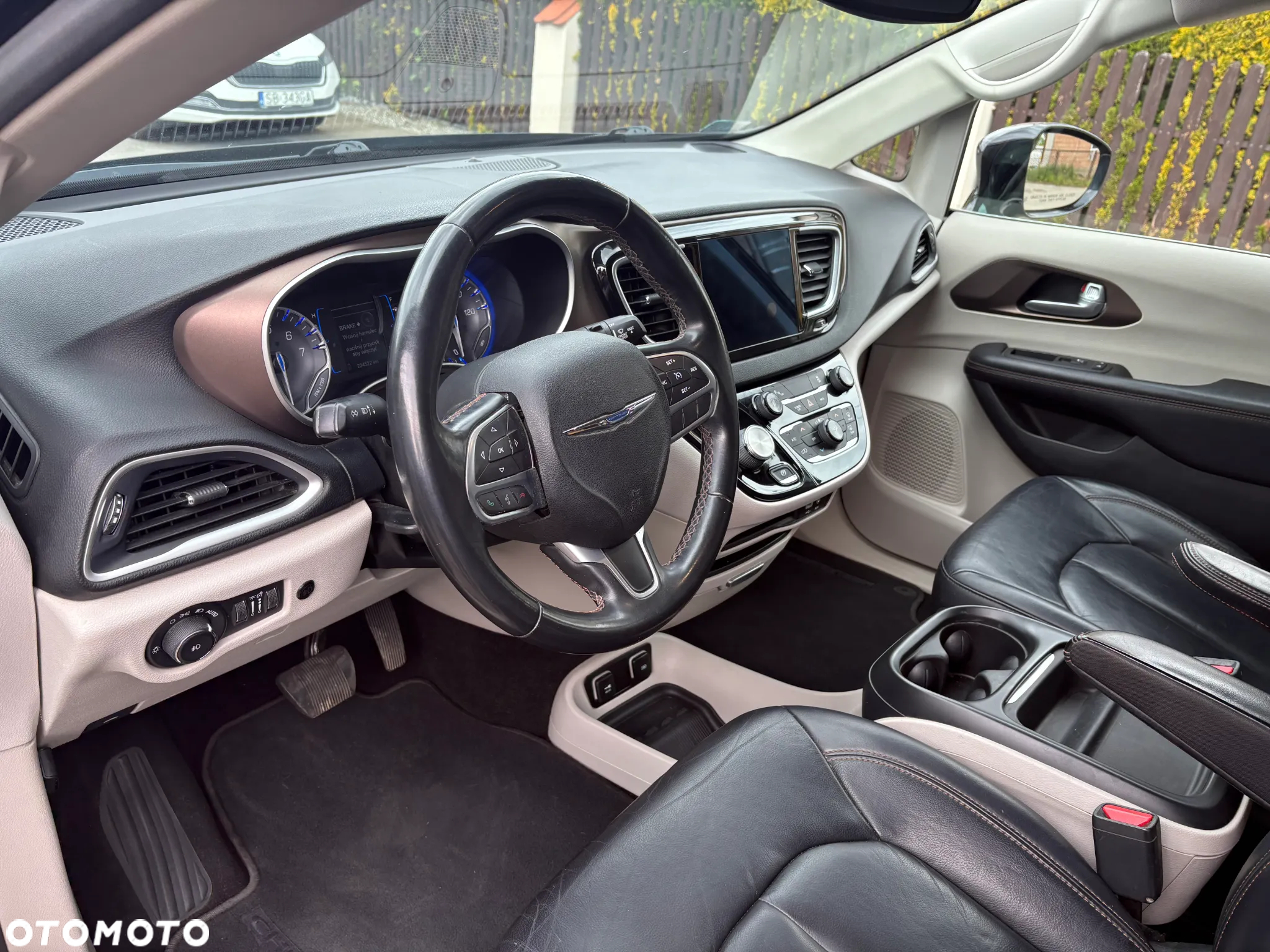 Chrysler Pacifica - 21