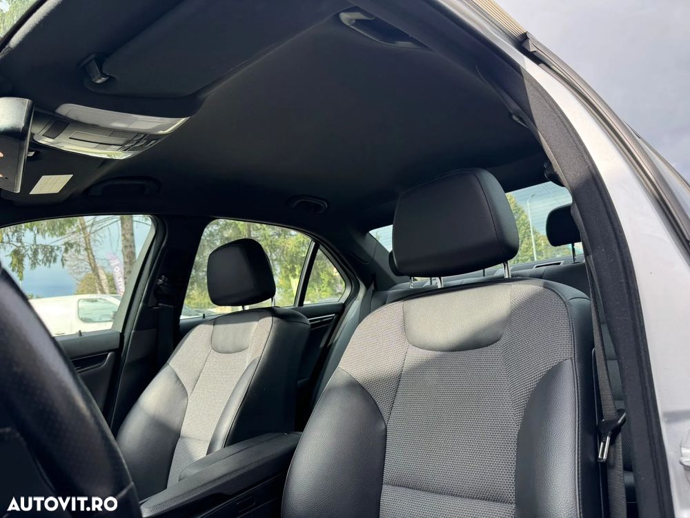 Mercedes-Benz C 180 T CGI BlueEFFICIENCY - 31