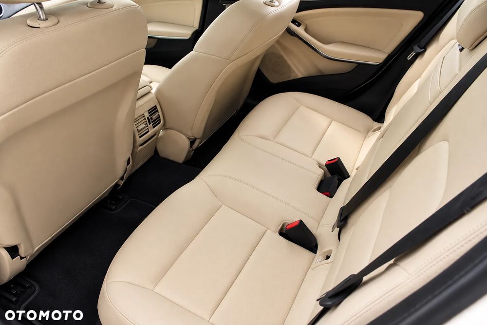 Mercedes-Benz GLA 250 4Matic 7G-DCT AMG Line - 16