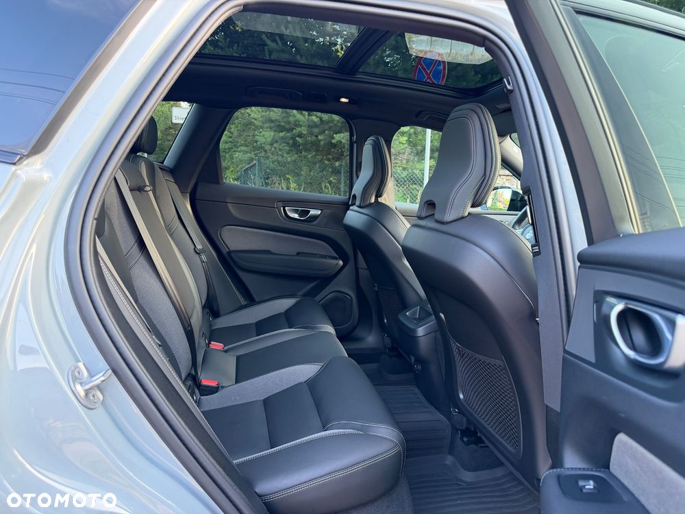 Volvo XC 60 B5 B AWD Plus Black Edition - 16