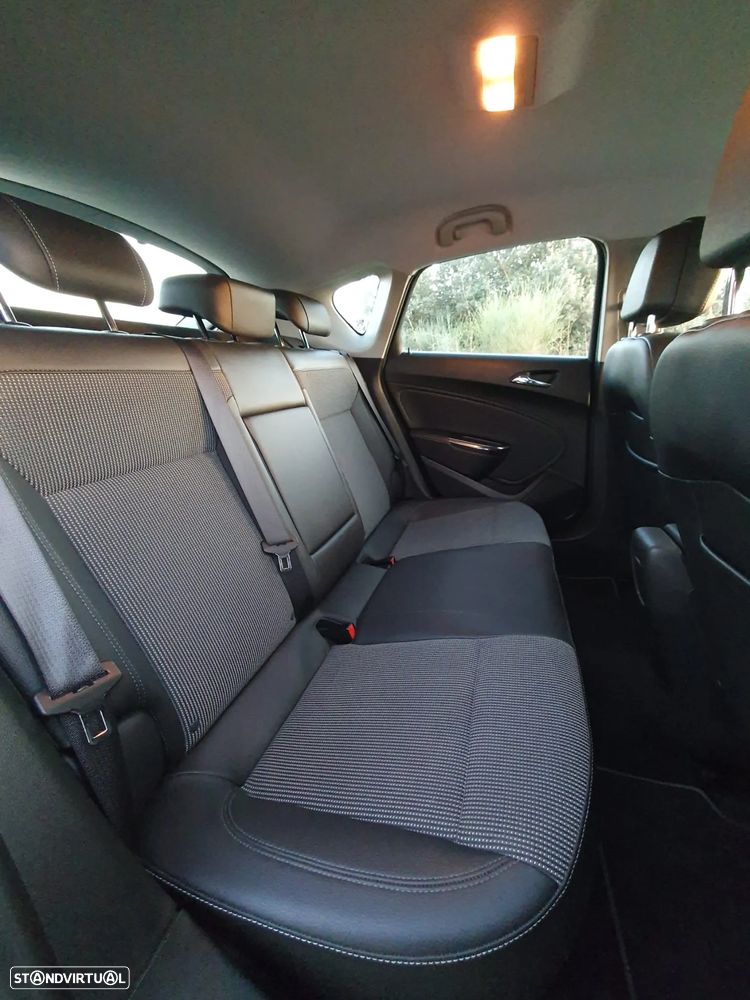 Opel Astra 1.7 CDTi Cosmo - 8