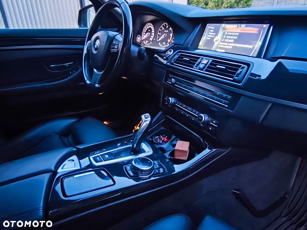 BMW Seria 5 520d xDrive - 24